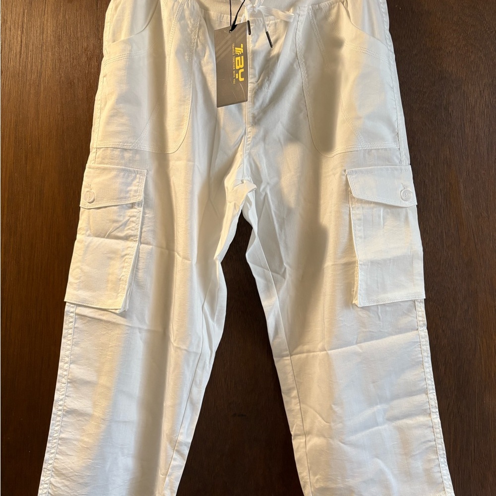 New With Tags Ladies Cargo Capris White Large